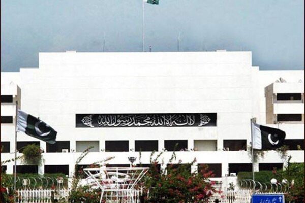 تحریک عدم اعتماد، سیکریٹری قومی اسمبلی نے ارکان کو نوٹس جاری کر دیا