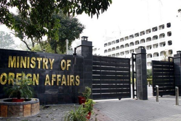 پاکستان نے بھارت سے میزائل گرنے کے معاملے پر سوالات کے جوابات مانگ لیے