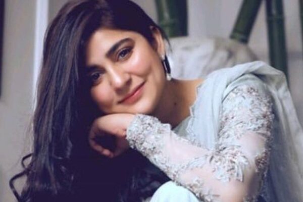 صنم بلوچ کی نئی تصاویر دیکھ کر مداح ششدر رہ گئے