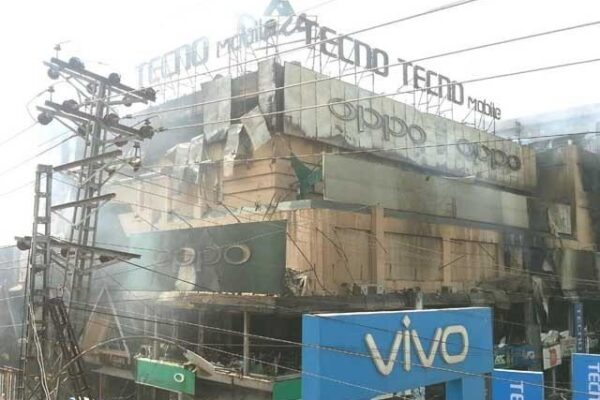 پیس شاپنگ مال لاہور میں آگ لگانے کا مقدمہ نامعلوم افراد کیخلاف درج