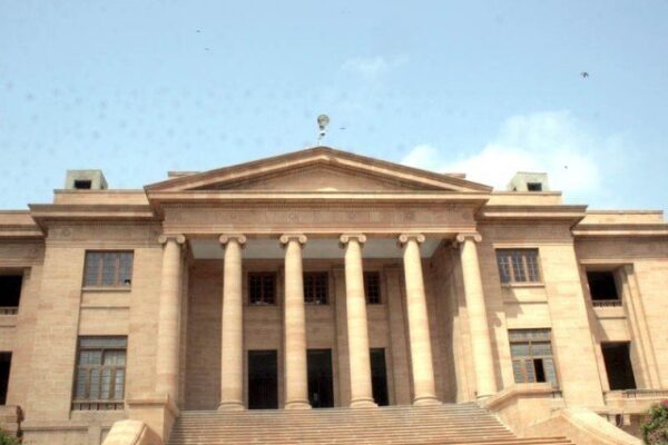 کراچی گنجان آباد ہو چکا، تمام اڈوں کو شہر سے باہر ہونا چاہیے، سندھ ہائی کورٹ