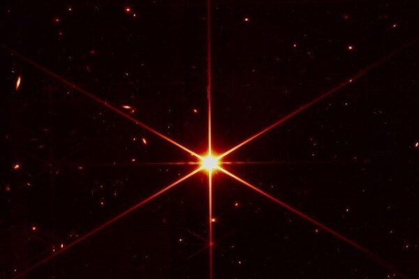 جیمس ویب خلائی دوربین نے ستارے کی پہلی ’صاف ستھری‘ تصویر کھینچ لی