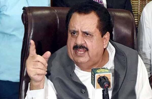 ’وزیراعظم نے اسٹیبلشمنٹ کے بارے میں بہت کچھ کہا، صورتحال کسی بھی طرف جا سکتی ہے‘