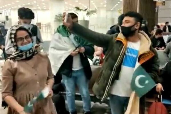 یوکرین میں پھنسے پاکستانی پی آئی اے کے خصوصی طیارے سے وطن واپس پہنچ گئے
