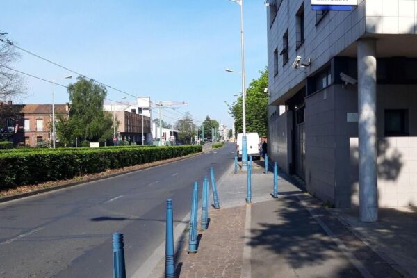 18 سالہ لڑکی نے ٹریفک سگنل پر اپنے دلال سے فرار حاصل کر کے تھانے میں پناہ لی