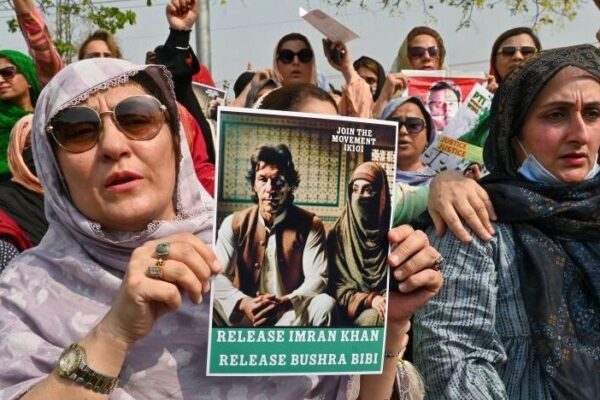 190 عمران خان کو 14 سال قید اور 10 لاکھ روپے جرمانے کی سزا