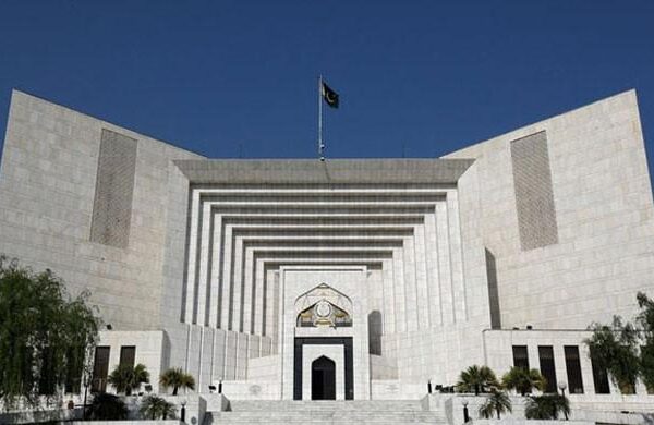 9 مئی اور 16 دسمبر کے واقعات میں کیا فرق ہے؟ سپریم کورٹ میں سوالات اٹھے