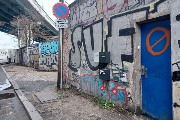 اوبرویلیئرز میں پائے مرغ بنانے والی خفیہ فیکٹری کا پتہ چلا، ایک شخص زنجیر سے جکڑا ملا