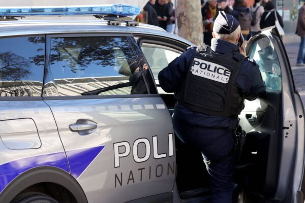 بچوں کی چیخیں، والدہ اور بچوں کو شدید تشدد کا نشانہ بنانے والے والد کو گرفتار کر لیا گیا