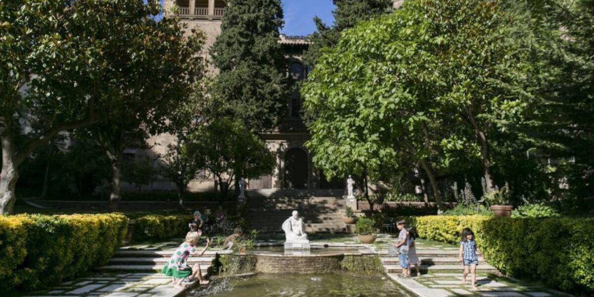 **جولیو مونوز رامونیٹ کی بیٹیاں بارسلونا کی وراثت پر کنٹرول&hellip;