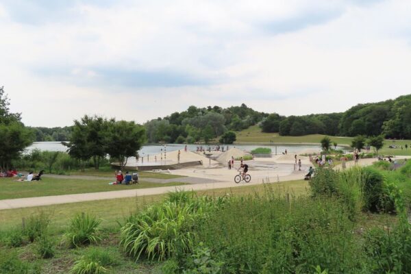 سینٹ سینٹ ڈینس: کورنیو پارک میں گل سڑا لاش ملی، ایک شخص حراست میں