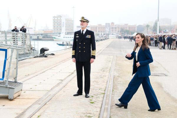 شاہی جوڑے کی کاڈز بندرگاہ پر آمد: شہزادی لیونور کو بحری سفر کے لیے الوداع کہا