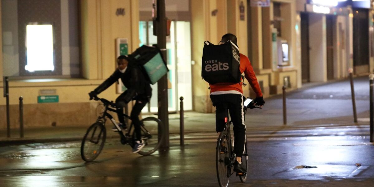 **"غلاموں جیسا سلوک": UberEats اور Deliveroo کے ڈیلیوری رائیڈرز نسل&hellip;