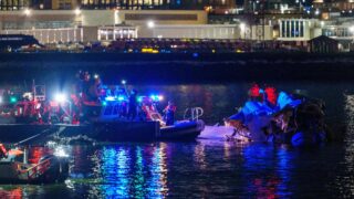 واشنگٹن کے قریب ہوائی جہاز اور فوجی ہیلی کاپٹر کا&hellip;