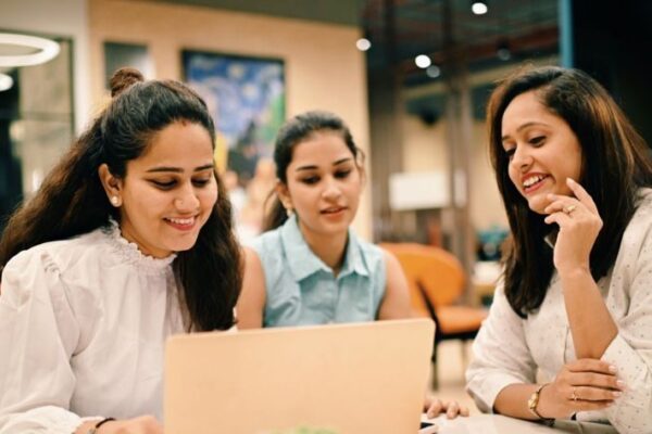 پنجاب میں بلا سود قرضوں کی نئی سکیم: کیا ماضی کے منصوبے کامیاب رہے؟