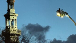 **پیرس میں میئر کی عمارت آگ کی لپیٹ میں، مینار&hellip;