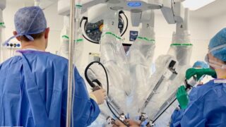 robotic-surgery-revolution-cancer-treatment