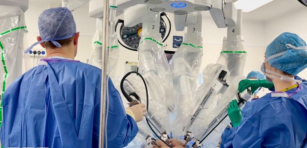 robotic-surgery-revolution-cancer-treatment