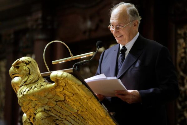 آغا خان IV کا انتقال، مسلمانوں کی اسماعیلی نذاری جماعت کے امام کی وفات