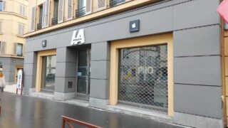armed-robbery-iphone-theft-versailles-store