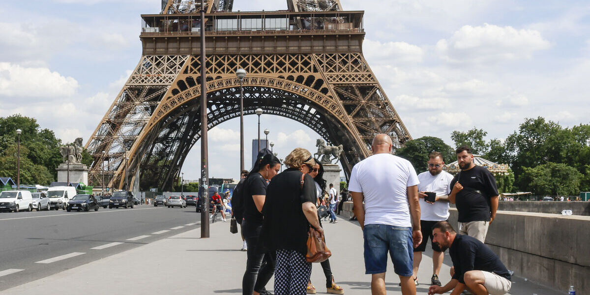 eiffel-tower-most-deceptive-landmark-world