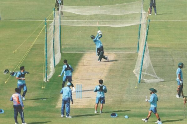 نصیف کا کہنا ہے کہ تیز گیند بازوں کو رفتار سے زیادہ نظم و ضبط کی ضرورت ہوتی ہے