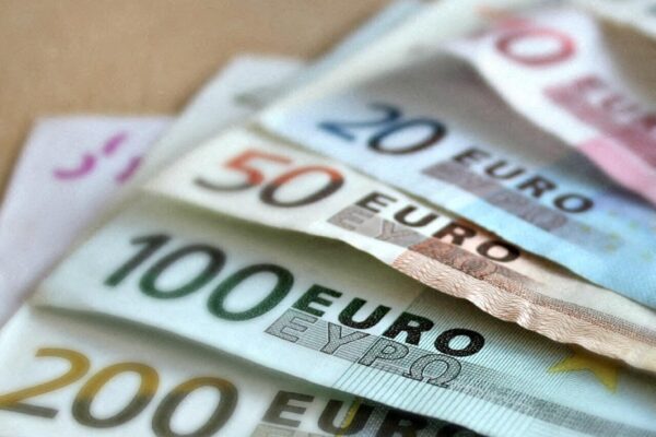 فرانس کے امیر ترین گھرانوں کے مالیاتی معیارات کا انکشاف