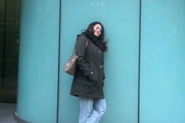 نپا سے رادا تک: ہانی طحہ کا عالمی ڈرامہ اسکول تک کا سفر