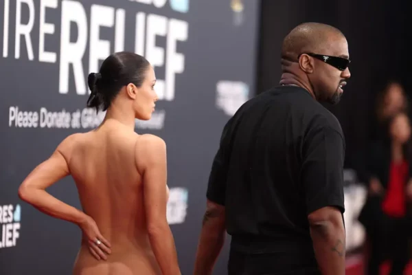 کینی ویسٹ کی بیوی بیانکا سینسوری کی گریمی تقریب میں دلچسپ حرکتیں، کینی کو مایوس کر گئیں