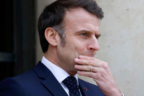 یورپ کے دفاع کو مضبوط کرنے کے لئے فوجی اخراجات میں اضافے کی ضرورت: میکرون