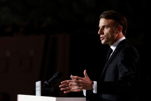 یوکرین میں امن کی شرائط پر میکرون کی تنبیہ: “سر تسلیم خم کرنے والی امن ناقابل قبول”