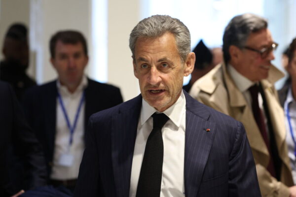 نیکولاس سرکوزی پر الیکٹرانک بیلٹ لگانے کی کارروائی آج ہوگی