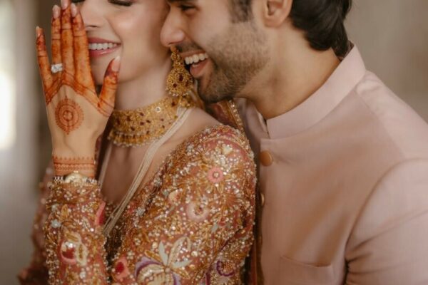 مومل ہاکنے کی “صنم تیری قسم” کی کامیابی: شادی کے بعد فلم کی شہرت میں اضافہ