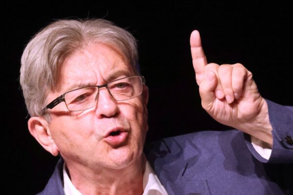 سماجی اتحاد میں دراڑیں: جان لوک میلانشون کا پی ایس سے نالاں ہونا