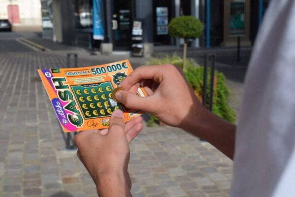 تولوز میں چوری شدہ کریڈٹ کارڈ سے لاٹری جیتنے کا انوکھا واقعہ