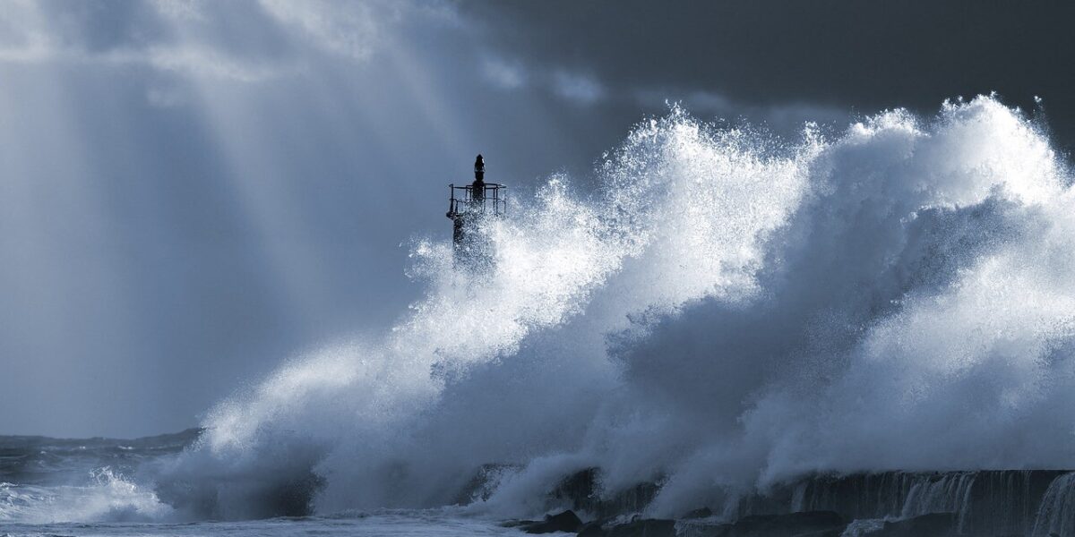 strong-winds-yellow-alert-western-france