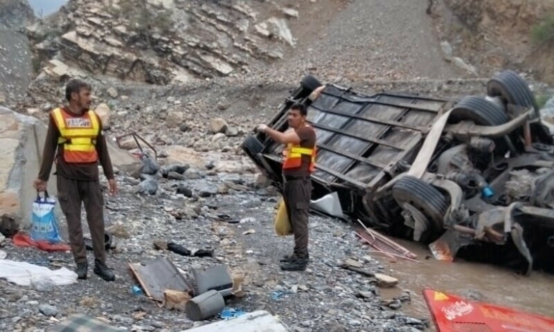 wedding-van-crash-eight-killed-kasur