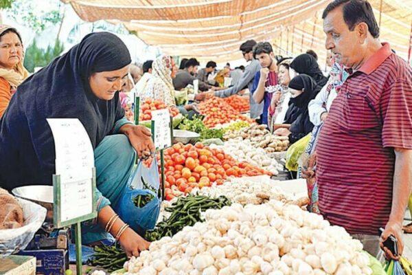 رمضان المبارک کے آغاز کے ساتھ ہی کراچی میں صارفین کو مہنگی اشیاء خورد و نوش کا سامنا
