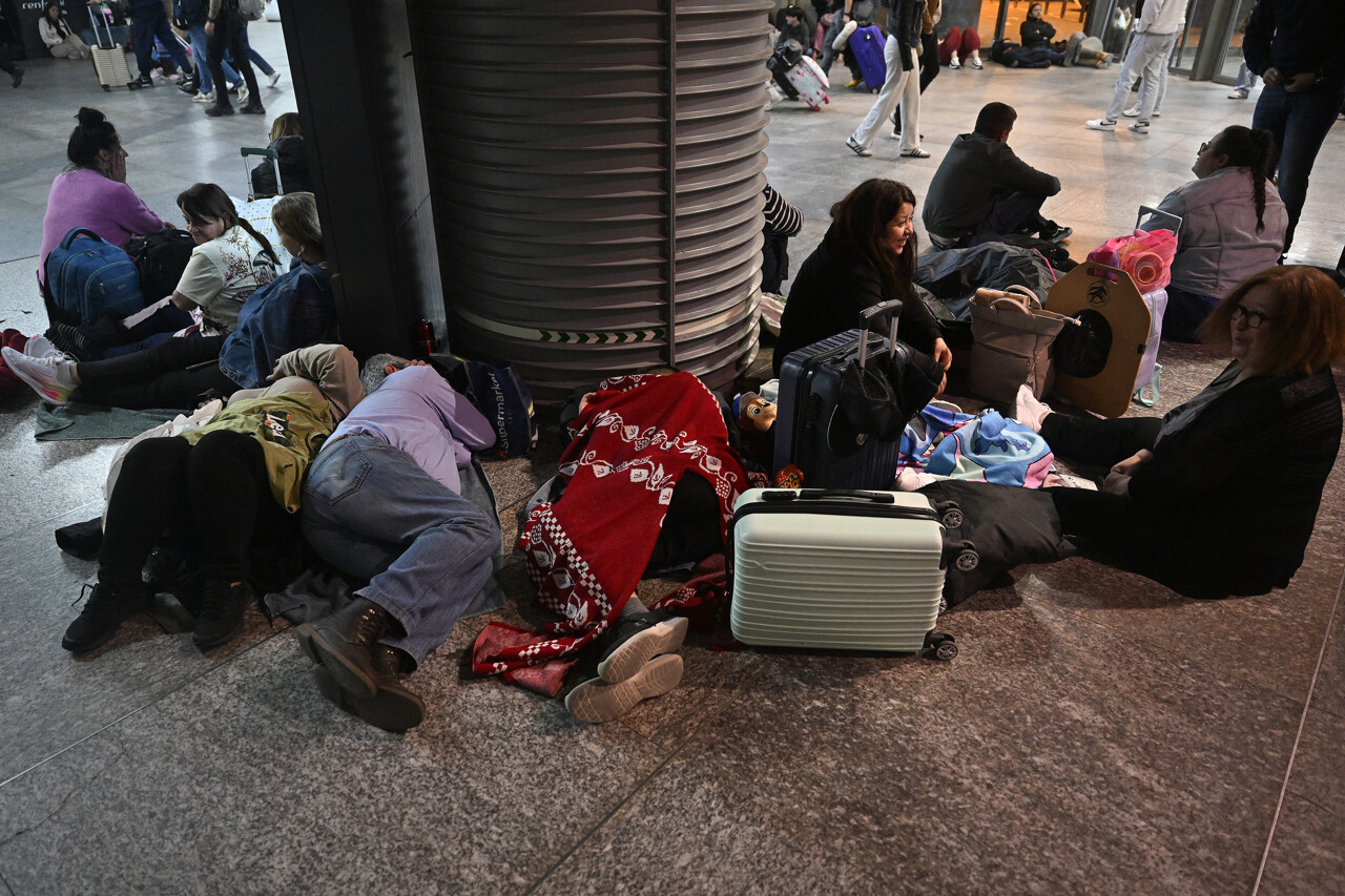spain-power-restored-outage-reasons-unknown
