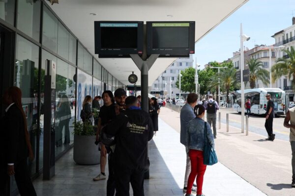 کنز فلمی میلے کی بجلی کی بندش، دو ‘انارکسٹ گروپوں’ کی جانب سے ذمہ داری قبول