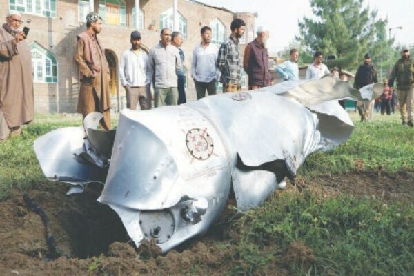 پاکستان نے بھارتی کارروائیوں پر جوابی ردعمل میں پانچ جنگی طیارے گرائے