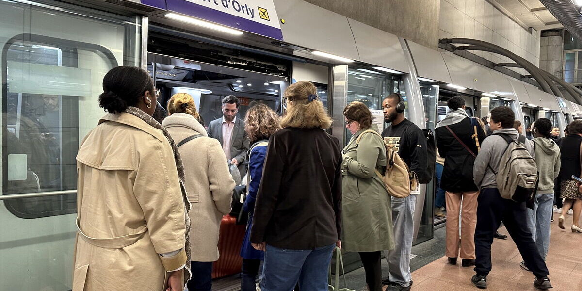 paris-metro-large-suitcases-ban-confusion-clarified