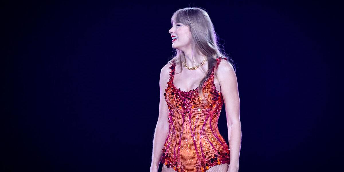 taylorswift-buys-her-first-albums-rights