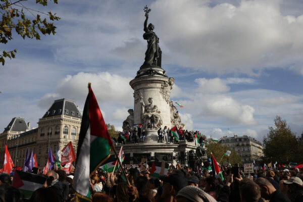 پیرس: غزہ کی حمایت میں ہزاروں افراد کا مظاہرہ