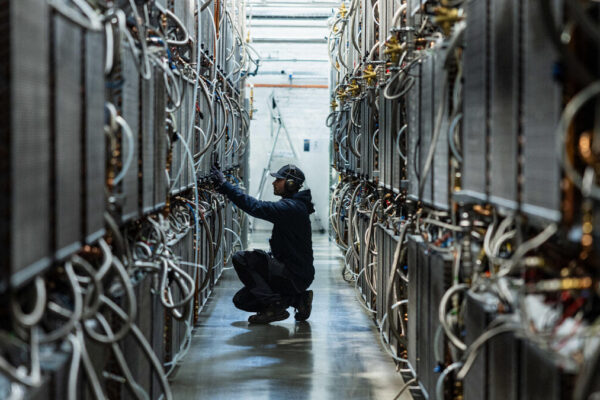 چوز فرانس سمٹ میں امریکی کمپنیوں کے بڑے سرمایہ کاری منصوبے