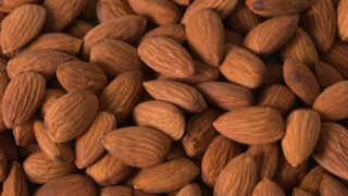 almonds-dark-chocolate-goji-berries-fight-fatigue