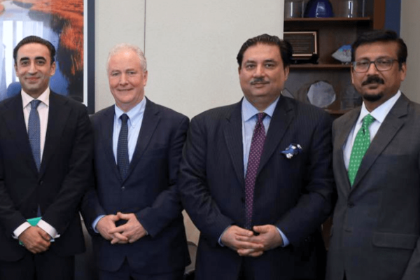 پاکستان کا بھارت کے ساتھ مسائل پر عالمی مداخلت کا مطالبہ، سفارتی ٹیم لندن پہنچی