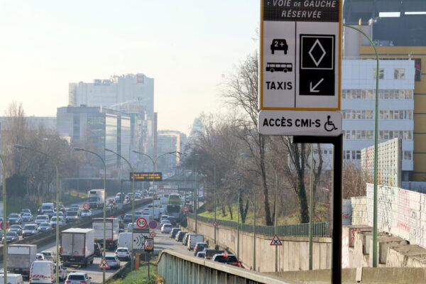 پیرس: تین ہفتوں میں 4,400 سے زائد چالانز، پریفیرک کی مخصوص لین کی خلاف ورزی