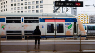 paris-rer-e-service-suspended-after-catenary