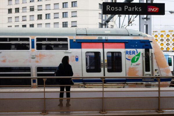 پیرس میں کیٹینری کی تباہی کے بعد آر ای آر ای سروس جمعرات صبح تک معطل